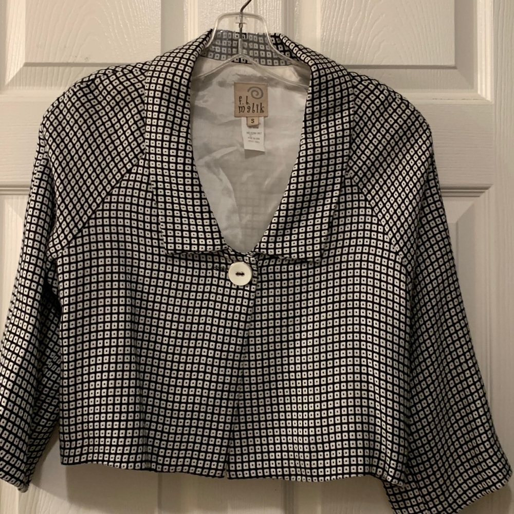 F L MALIK CROPPED FLY FRONT JACKET SZ SM LINED ONE BUTTON BLA/WHT 3/4 SLEEVES